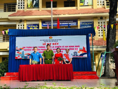 Lễ Kí kết An toàn giao thông “Em là chiến sĩ an ninh nhỏ” và Tuyên truyền pháp luật giao thông đường bộ năm học 2025 - 2026