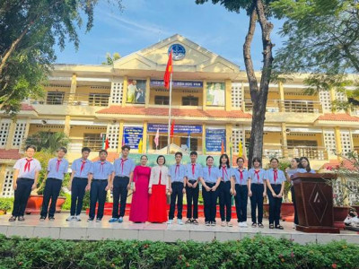 Sinh hoạt chuyên đề Hoạt động trải nghiệm, hướng nghiệp “Sống có trách nhiệm là tự tôn trọng chính mình – Trách nhiệm hôm nay thành công ngày mai” dành cho học sinh khối lớp 9 năm học 2025 - 2026, Trường THCS Chu Văn An, phường Thủ Dầu Một, Thành phố