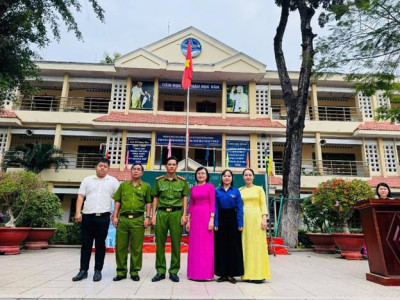 Trường THCS Chu Văn An tổ chức Tuyên truyền Phòng chống ma túy, thuốc lá điện tử chất gây nghiện, năm học 2025 – 2026