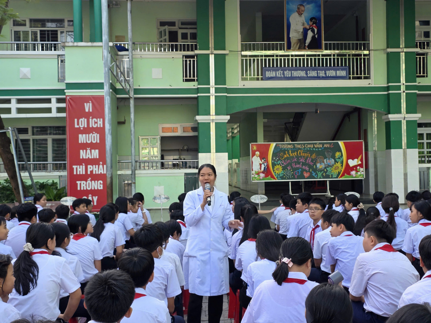 Sinh hoạt chuyên đề “Chăm sóc sức khỏe sinh sản vị thành niên” dành cho học sinh năm học 2026-2027
