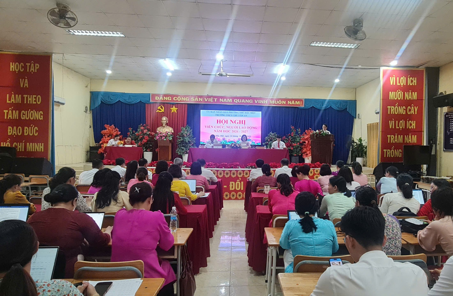Trường THCS Chu Văn An tổ chức Hội nghị Viên chức, Người lao động năm học 2026 - 2027